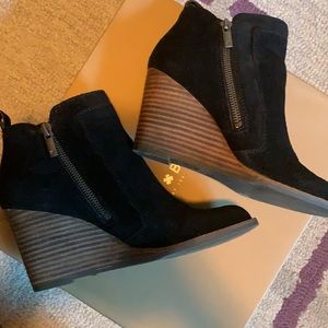 Lucky Brand, YAHIR Wedge Bootie. Black oiled Suede, Size 6M/36.5.